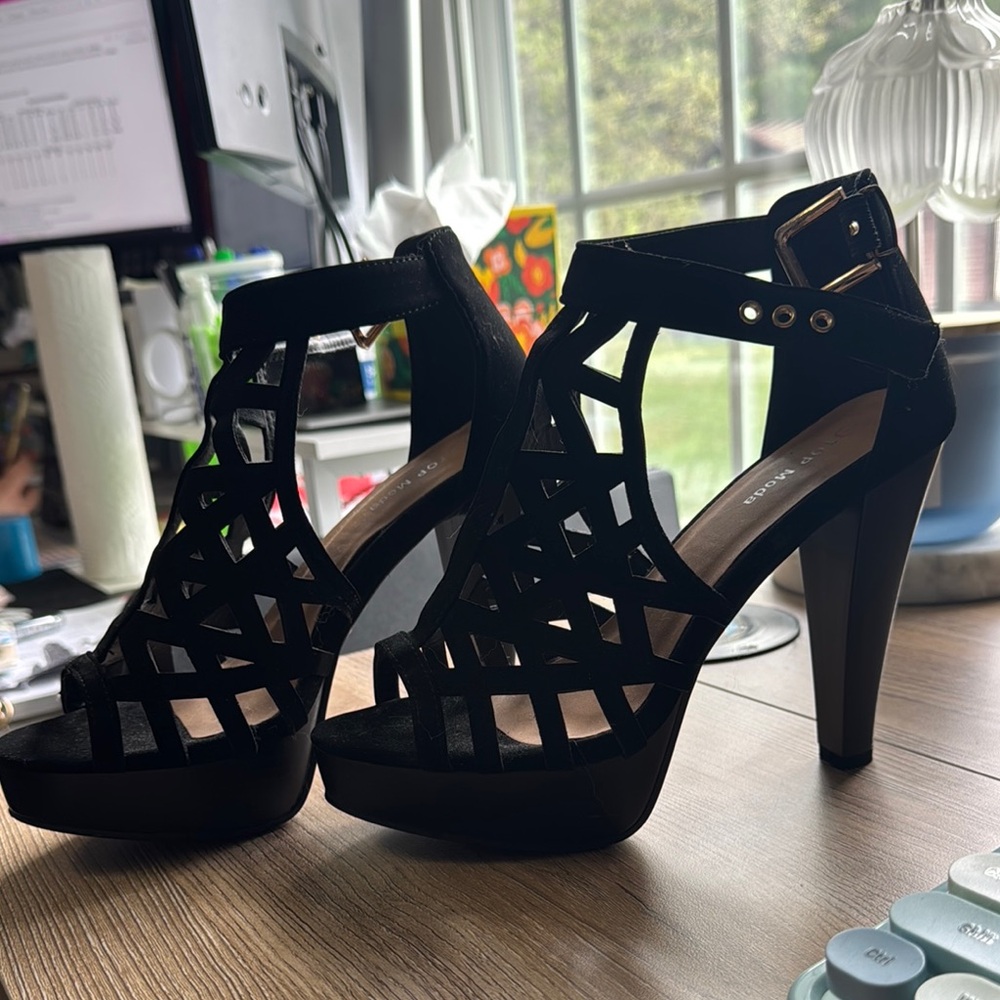 Elegant Black Heeled Sandals